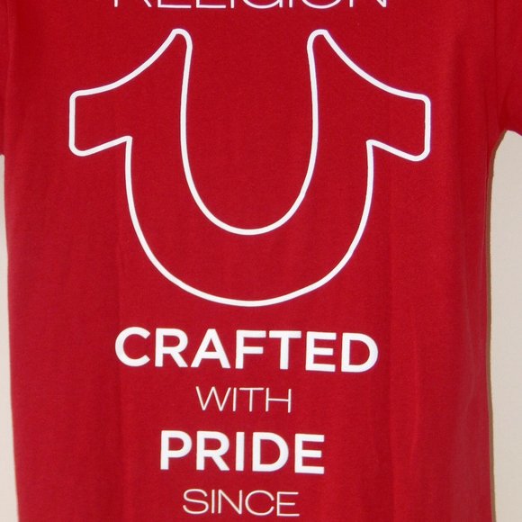 NWT Men’s TRUE RELIGION CRAFTED WITH PRIDE HUGE HORSESHOE T SHIRT TRUE RED - Picture 2 of 3